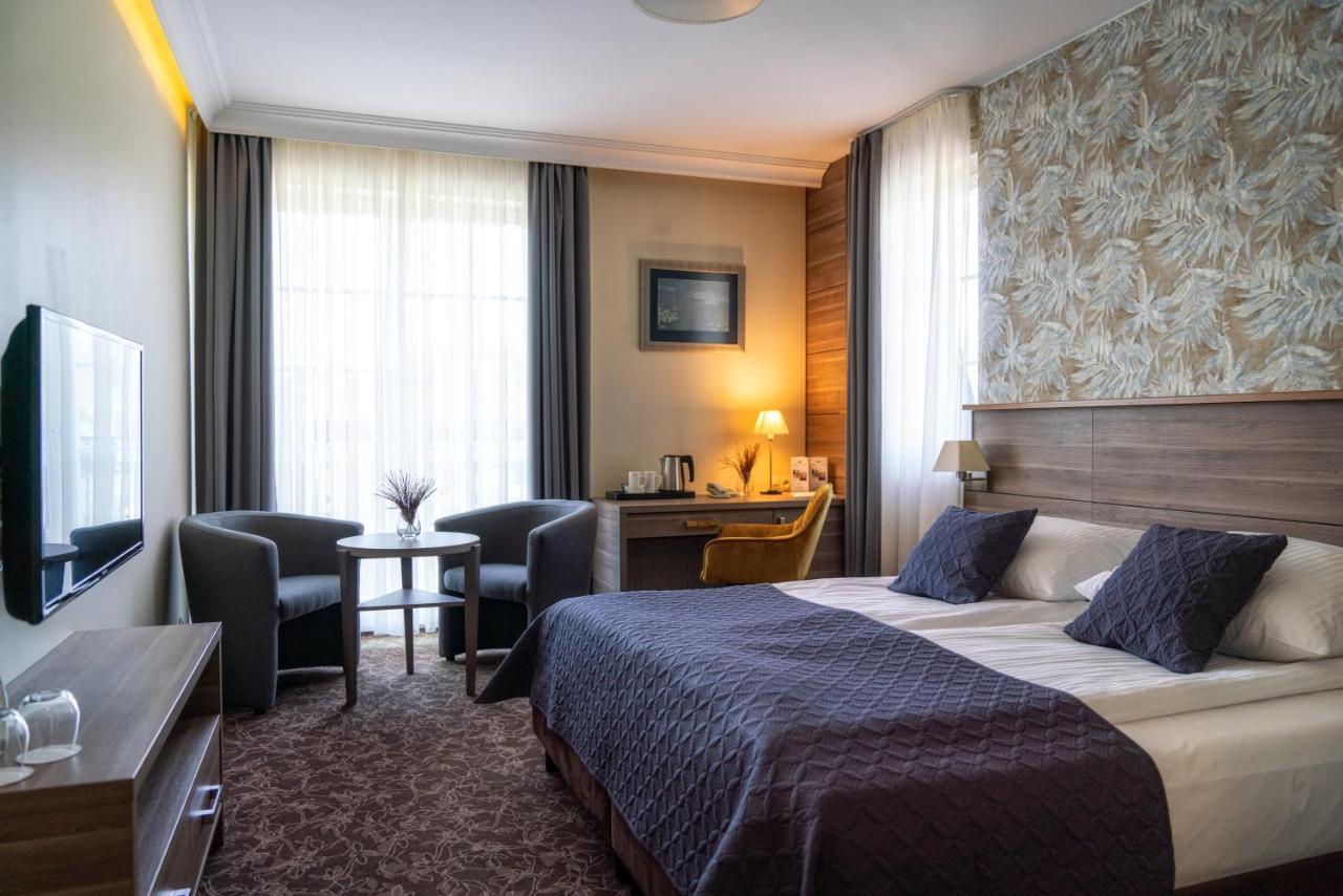 Korona Hotel Ostroleka  Ngoại thất bức ảnh