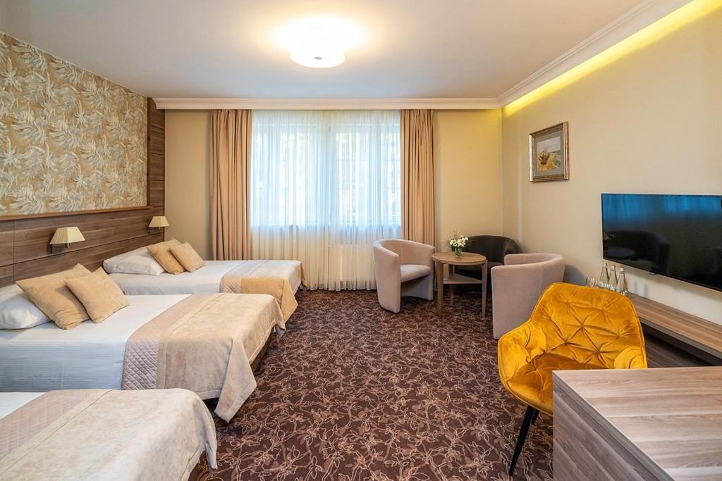 Korona Hotel Ostroleka  Ngoại thất bức ảnh