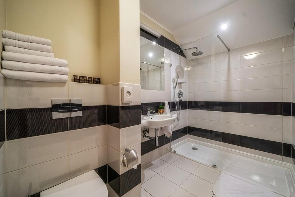 Korona Hotel Ostroleka  Ngoại thất bức ảnh