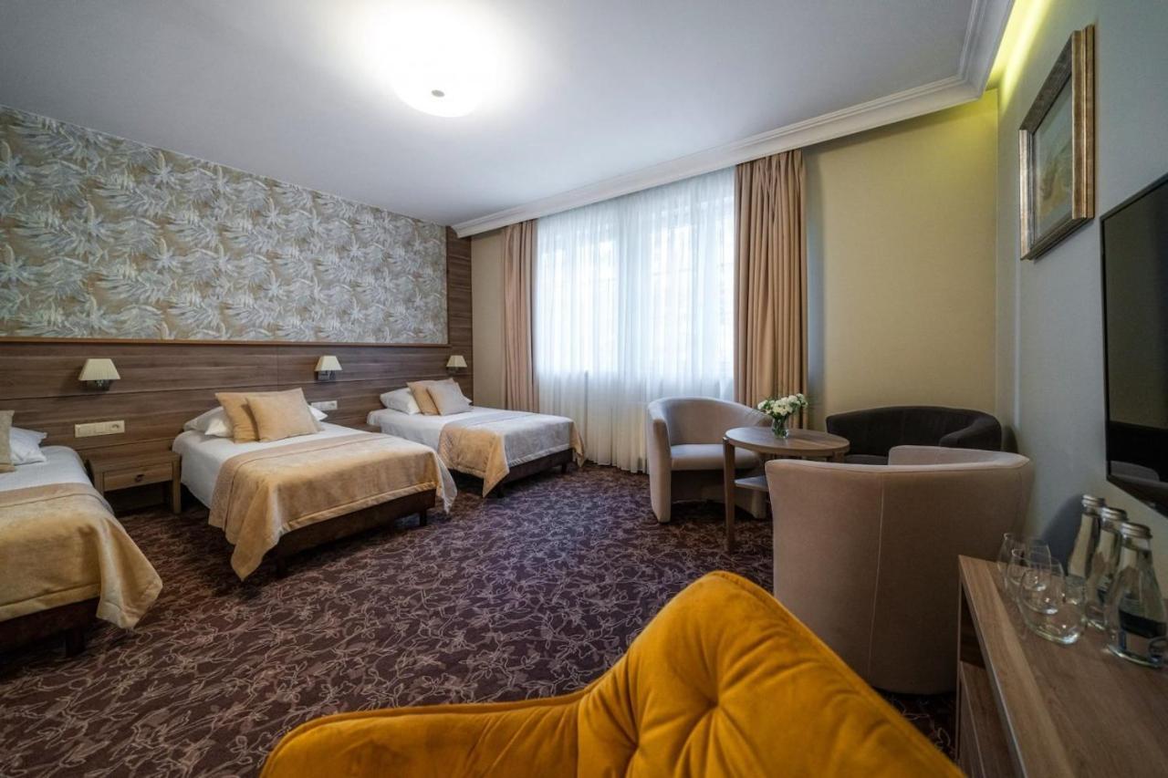 Korona Hotel Ostroleka  Ngoại thất bức ảnh