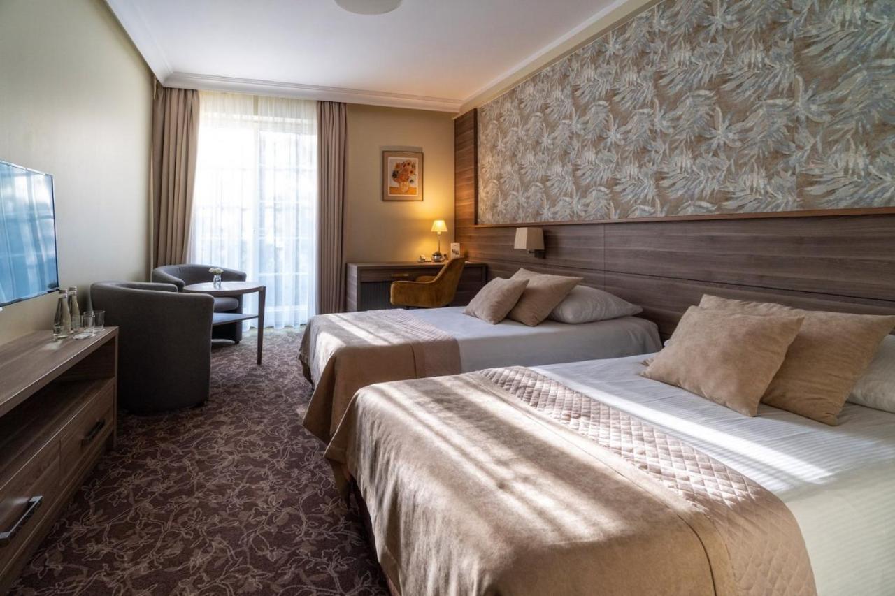 Korona Hotel Ostroleka  Ngoại thất bức ảnh