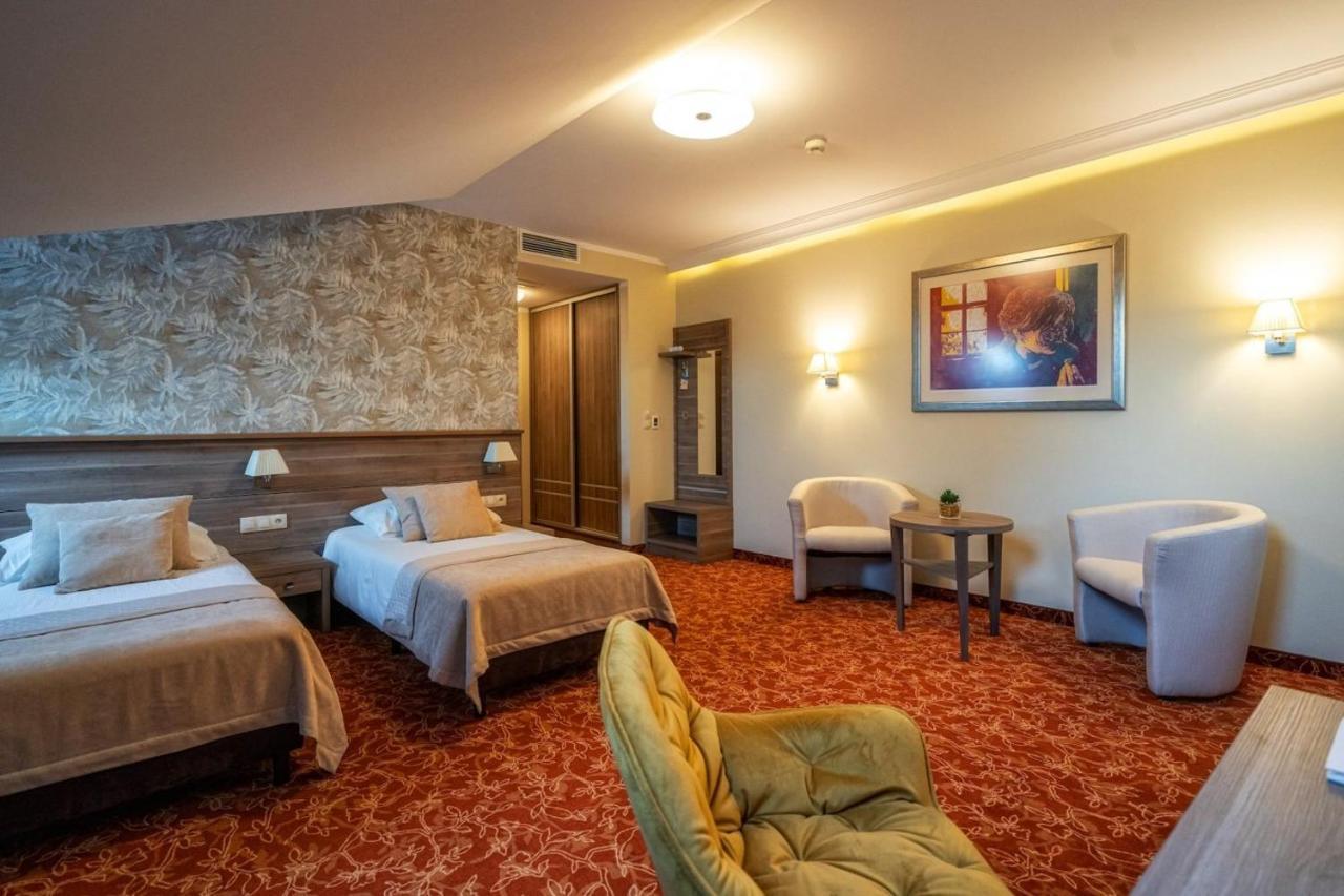 Korona Hotel Ostroleka  Ngoại thất bức ảnh